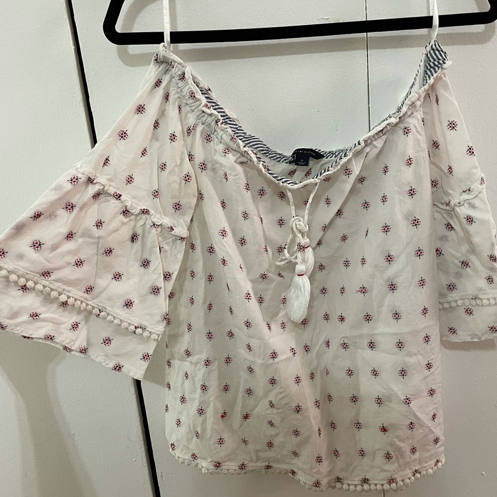 Tommy Hilfiger off sleeve shirt